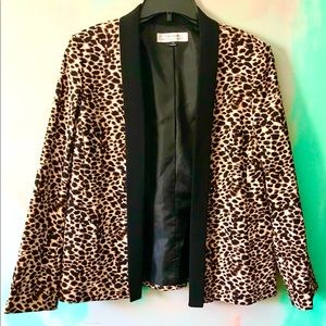 🎉HP!🎉statement leopard print jacket